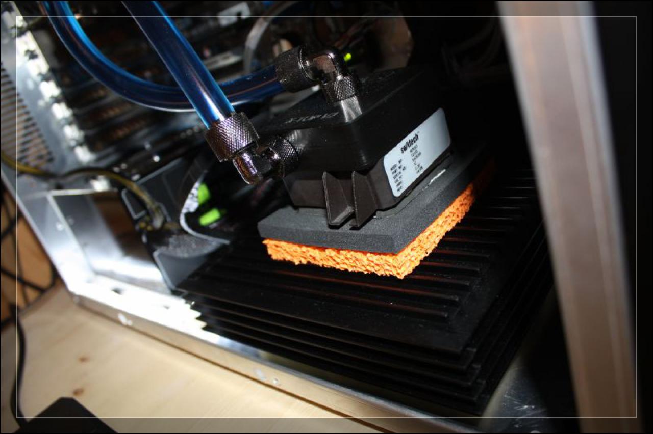[13/04/2010] Black loves Red: Sehenswerte Wakü-Casemod (28)