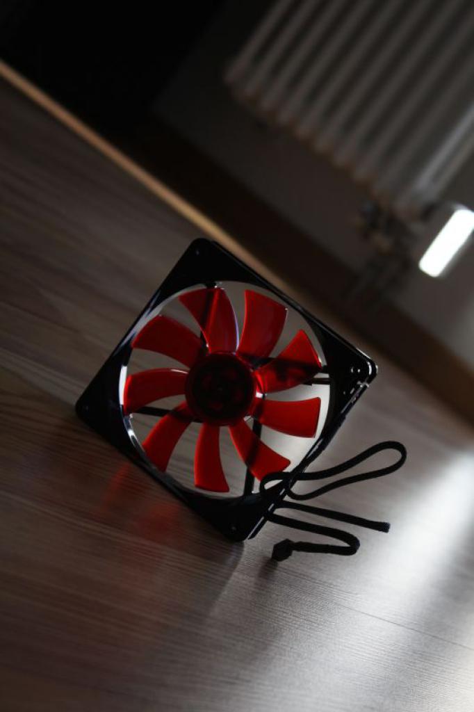 [13/04/2010] Black loves Red: Sehenswerte Wakü-Casemod (27)