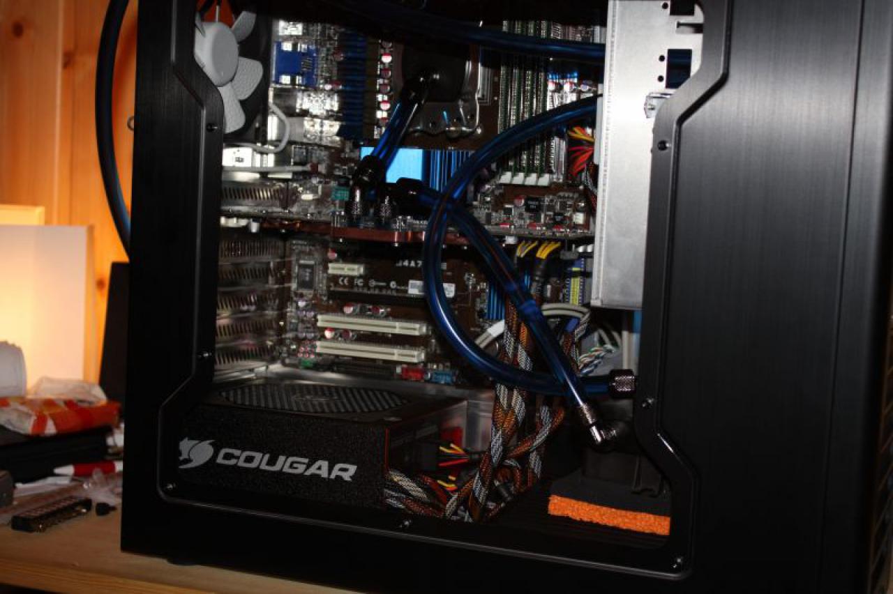 [13/04/2010] Black loves Red: Sehenswerte Wakü-Casemod (39)