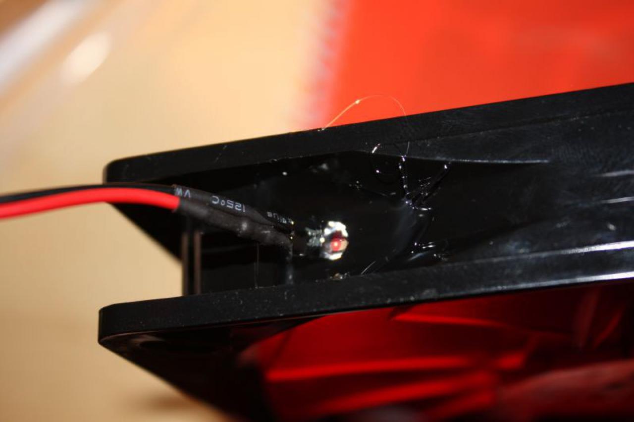 [13/04/2010] Black loves Red: Sehenswerte Wakü-Casemod (42)
