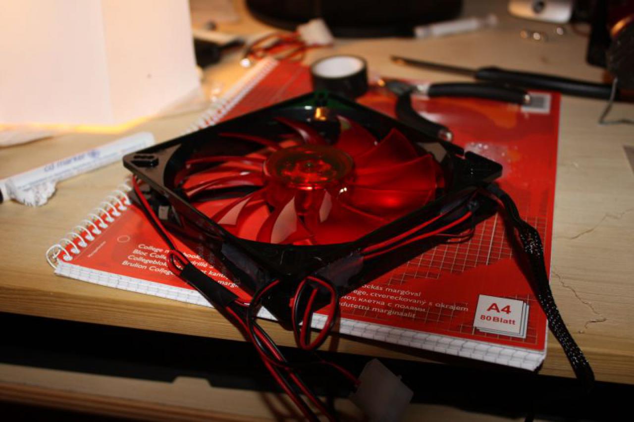 [13/04/2010] Black loves Red: Sehenswerte Wakü-Casemod (43)