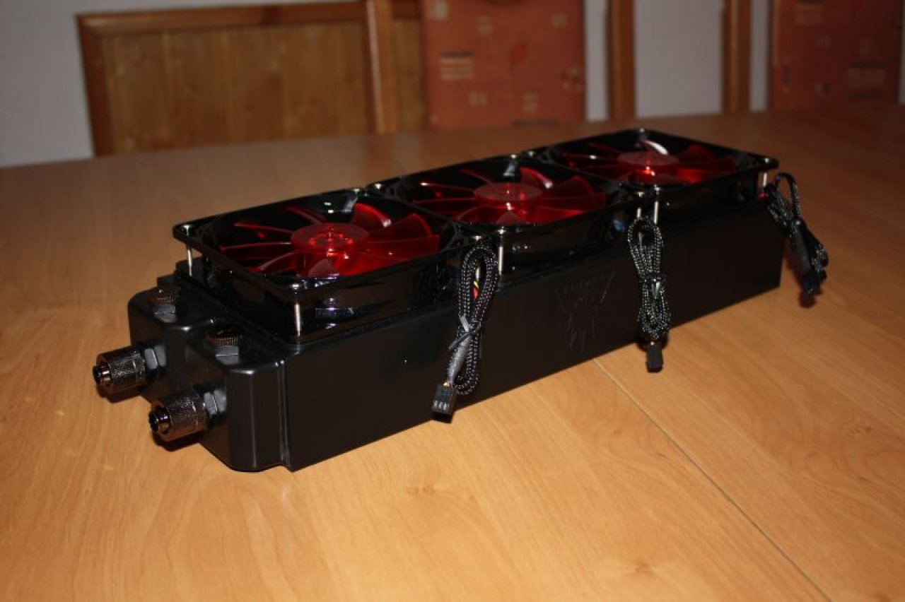 [13/04/2010] Black loves Red: Sehenswerte Wakü-Casemod (48)