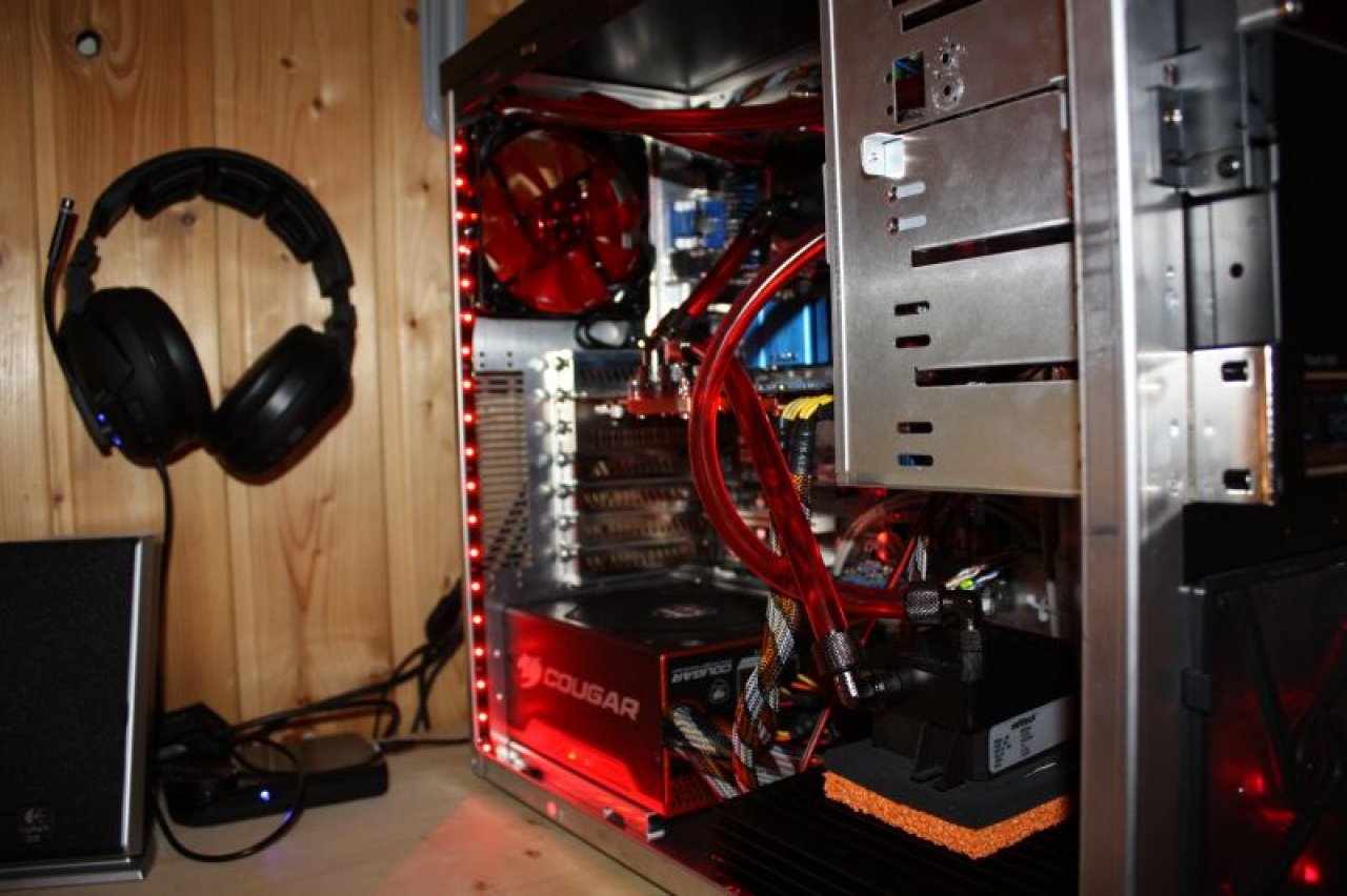 [13/04/2010] Black loves Red: Sehenswerte Wakü-Casemod (50)