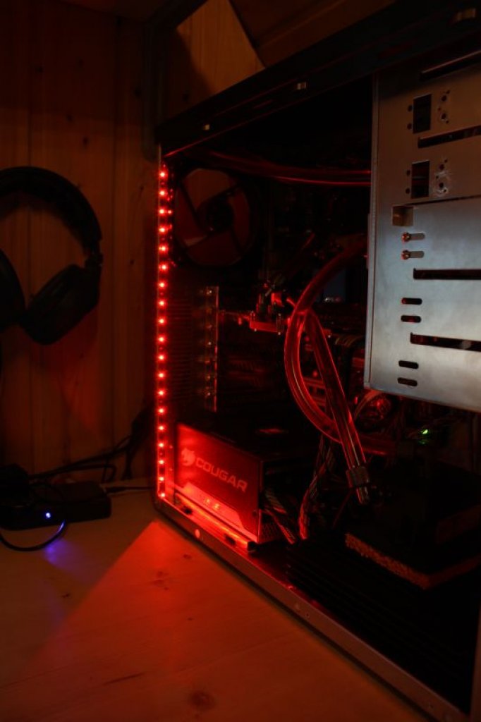 [13/04/2010] Black loves Red: Sehenswerte Wakü-Casemod (51)