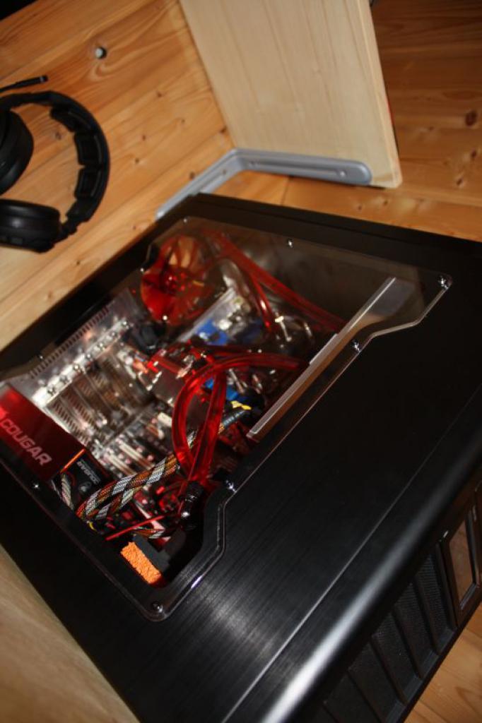 [13/04/2010] Black loves Red: Sehenswerte Wakü-Casemod (53)