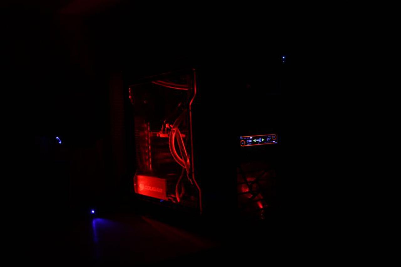 [13/04/2010] Black loves Red: Sehenswerte Wakü-Casemod (54)