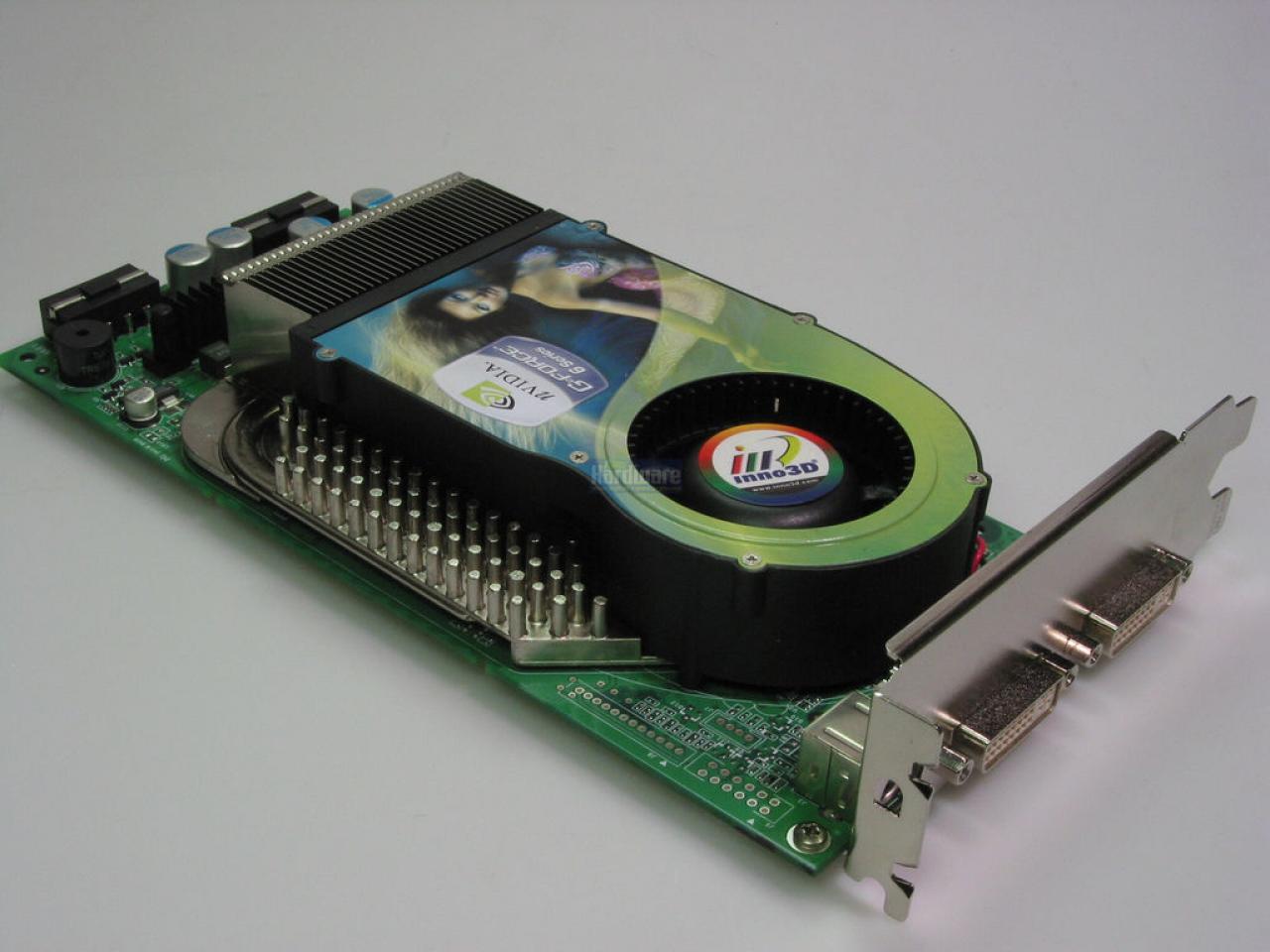 [13/04/2010] Nvidia Geforce 6800 Ultra. Zwei Slots Bauhöhe, ein Radiallüfter und Kühlrippen für den 550 bis 600 MHz schnellen GDDR3-RAM.