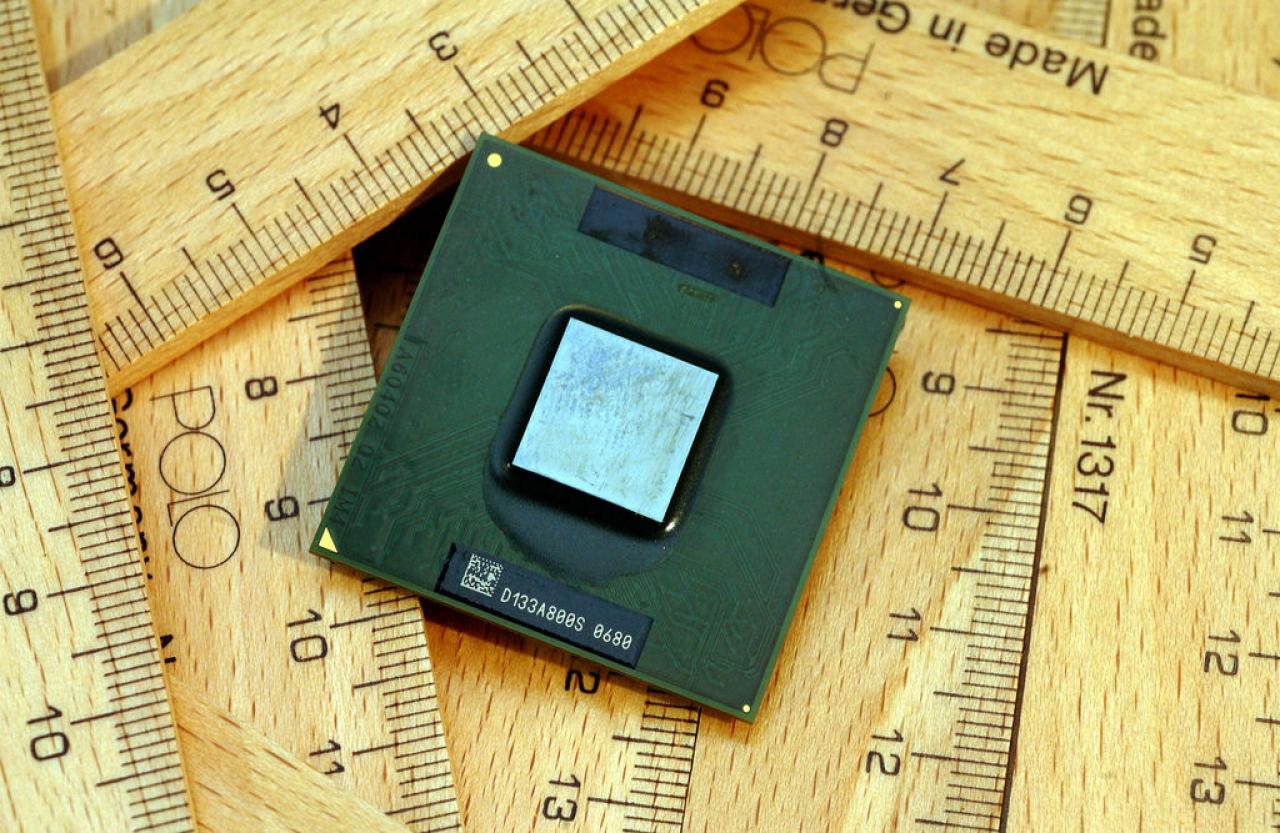 [22/04/2010] Vor Pentium-Prozessoren musste immer wieder gewarnt werden. Ganz besonders vor dem Pentium 60, der langsamer war als ein flotter 486 und obendrein den FDIV-Bug hatte. Der Fehler sorgt bei Gleitkomma-Divisionen mit bestimmten Werten für falsche Ergebnisse.