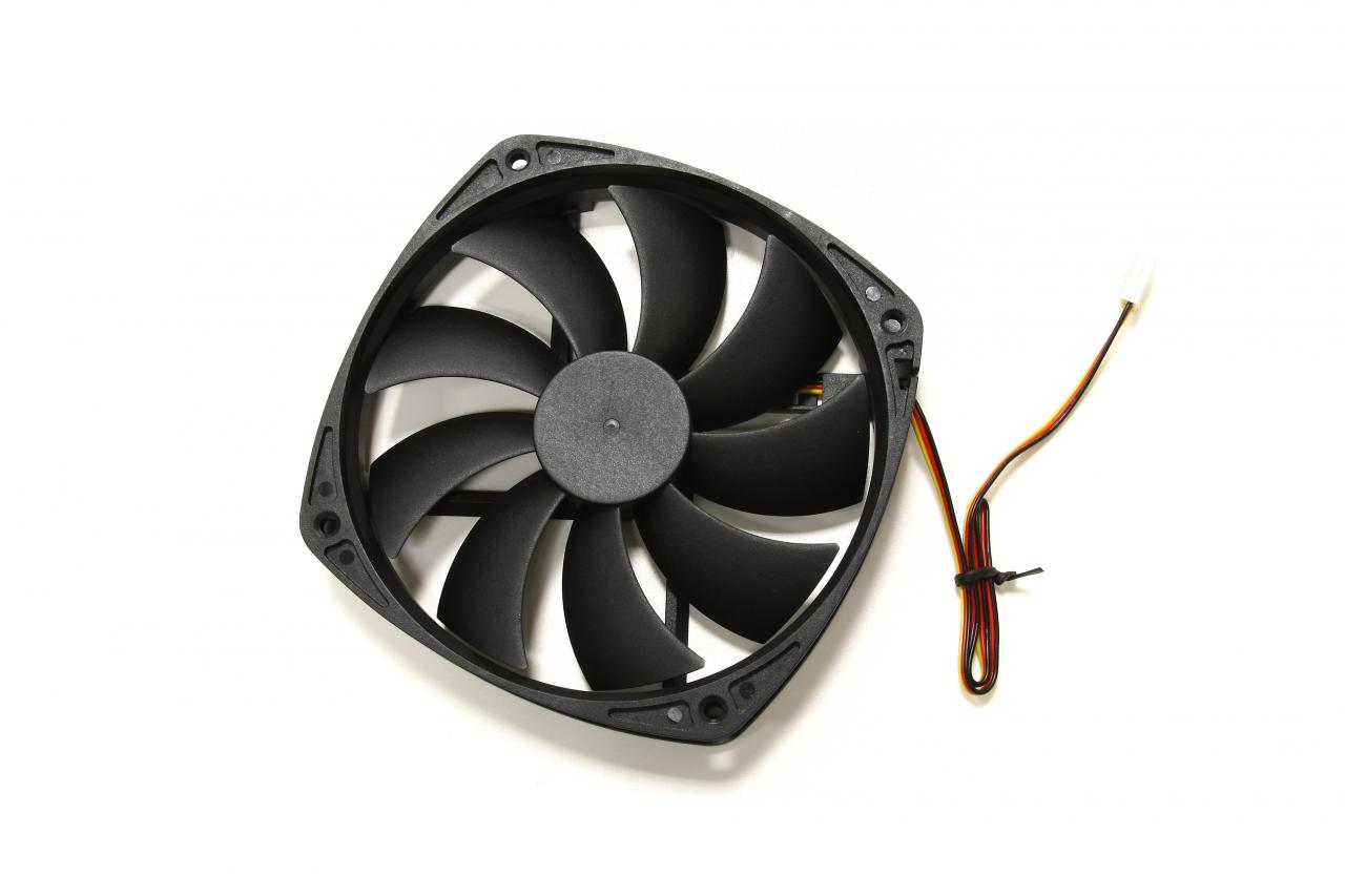 [12/04/2010] Scythe Slip Stream 140 Serie (5)