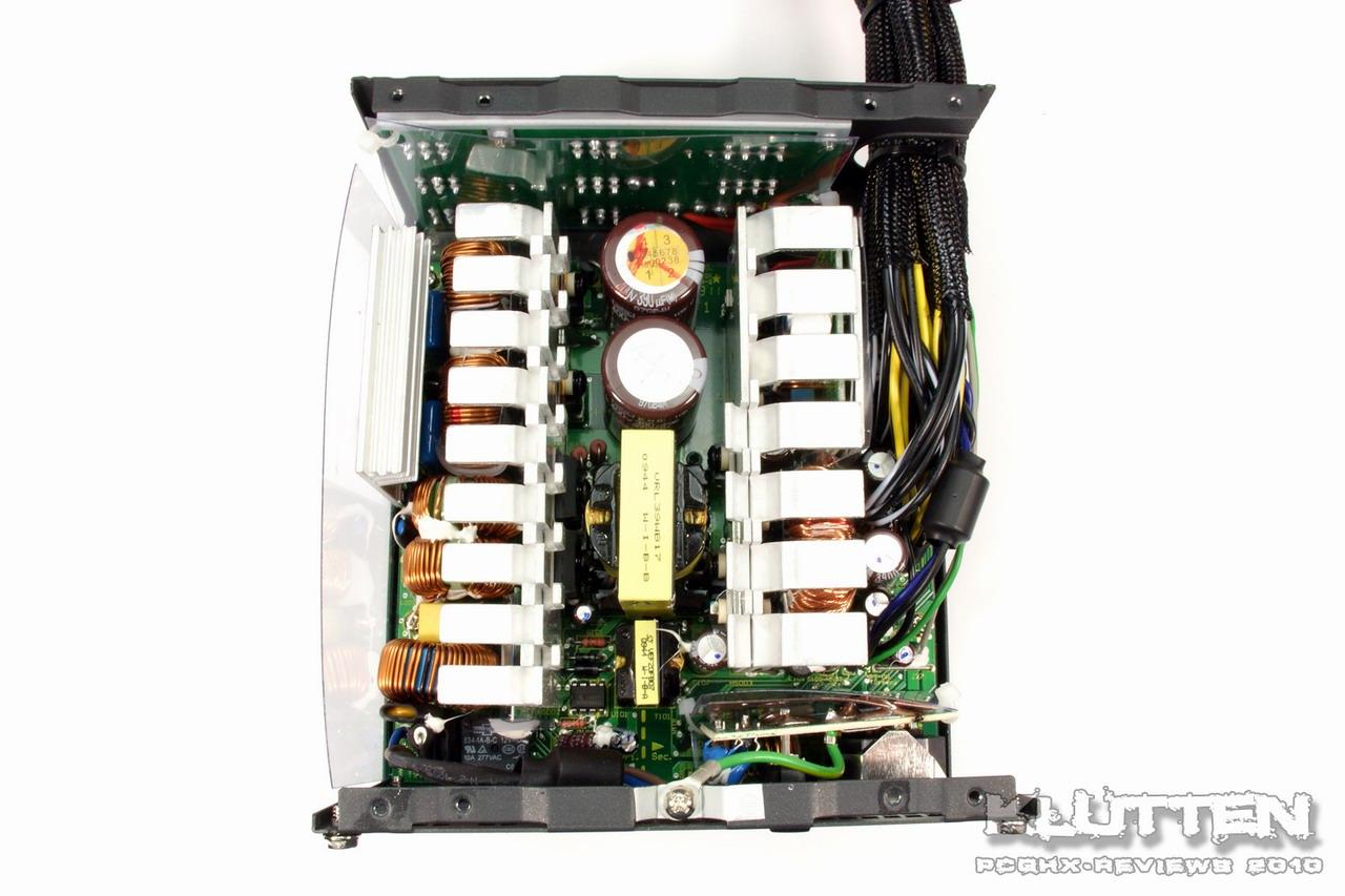 [30/04/2010] XFX Black Edition 750 Watt (1)