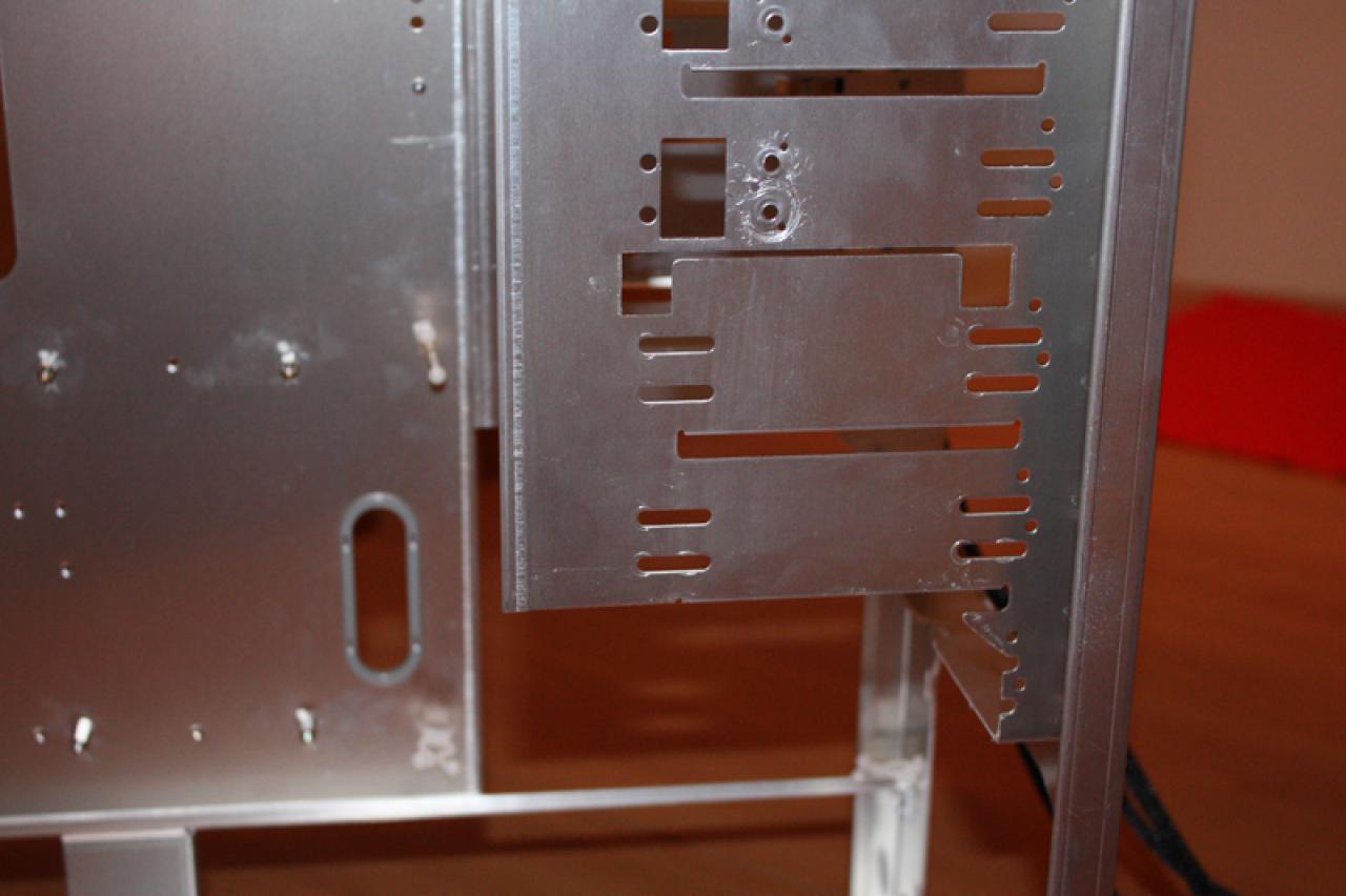 [13/04/2010] Black loves Red: Sehenswerte Wakü-Casemod (67)