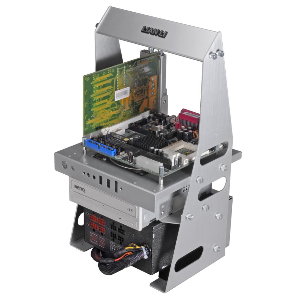 [28/04/2010] Lian-Li PC-T7 (4)