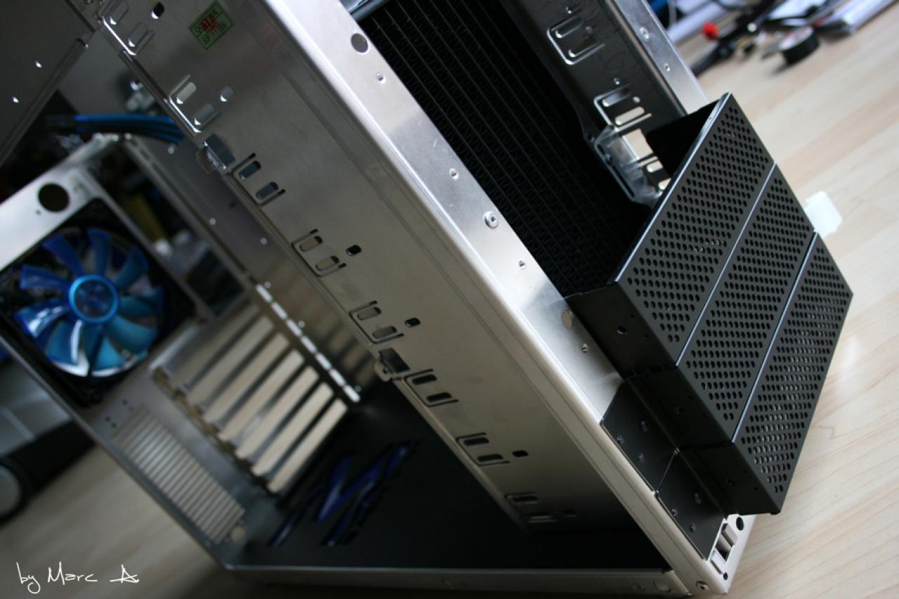 [18/04/2010] Casemod-Projekt Black meets Blue - Update: Wasserkühler für HD 5850 (2)