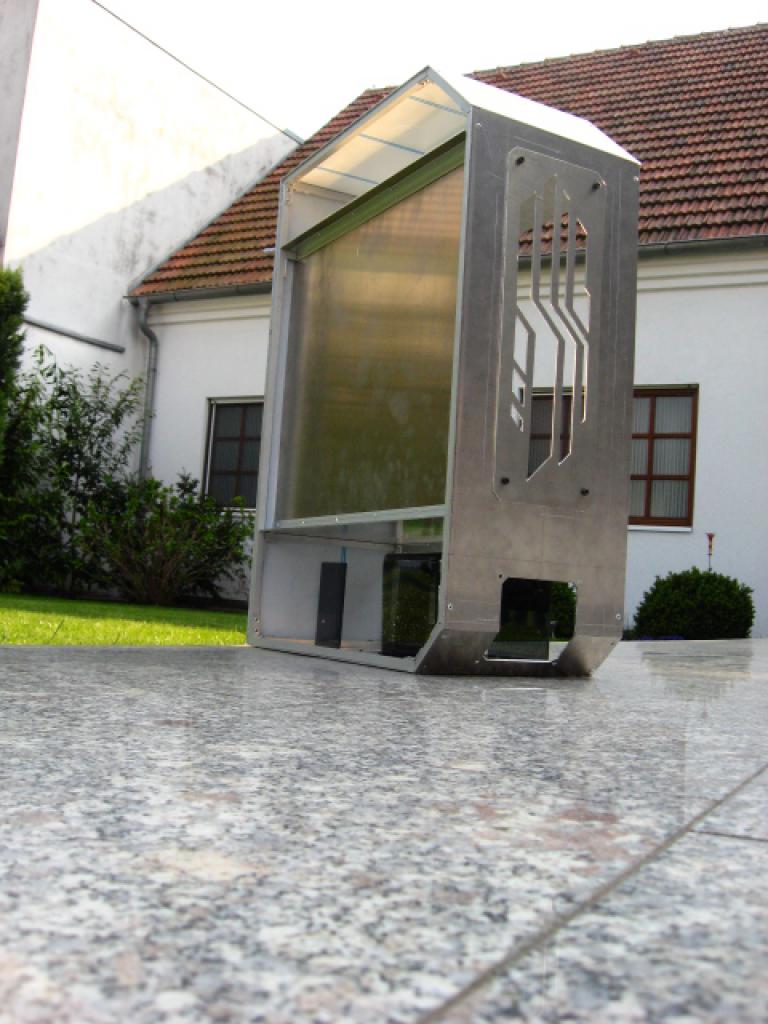 [23/04/2010] Luxuriöses Gehäuse im Eigenbau - Update: Transparenter HDD-Käfig (17)