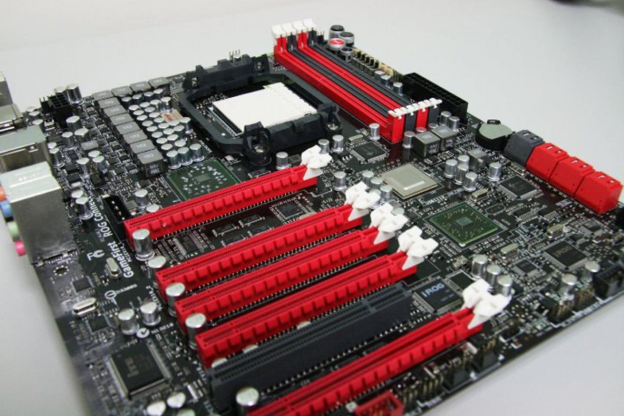 [07/05/2010] Asus Crosshair IV Extreme (1)