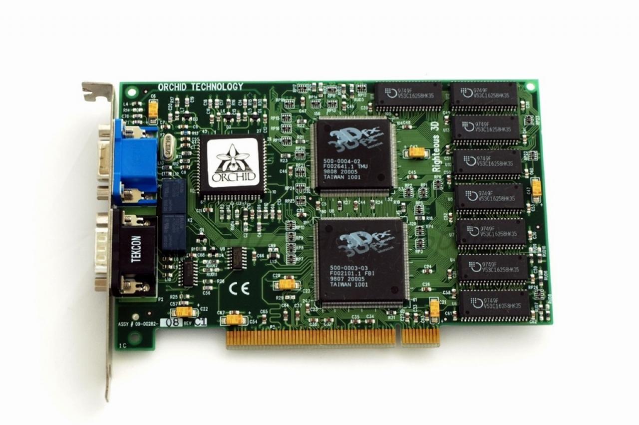 [11/05/2010] 1997 lässt sich die 3dfx Voodoo Graphics mit 4 MiB in vielen PCs als Zweitkarte nieder.