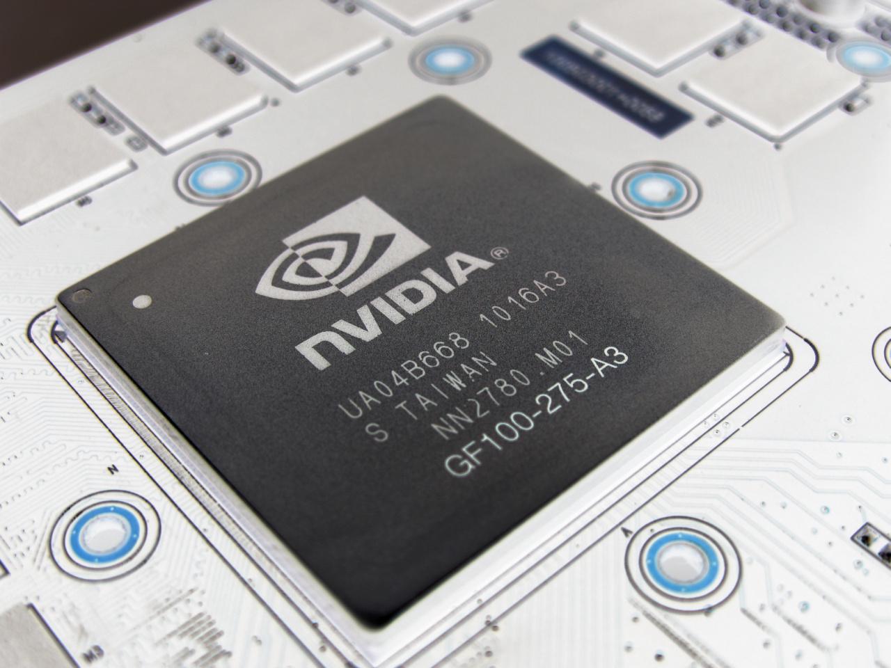 [21/05/2010] Für Nvidia hat sich der Codename Fermi im Nachhinein auch als wenig vorteilhaft erwiesen. Nachdem bekannt war, dass Fermi heiß und damit laut ist, waren schnell Spitznamen aus der Kategorie Thermi, Fön-me und Furby im Umlauf.