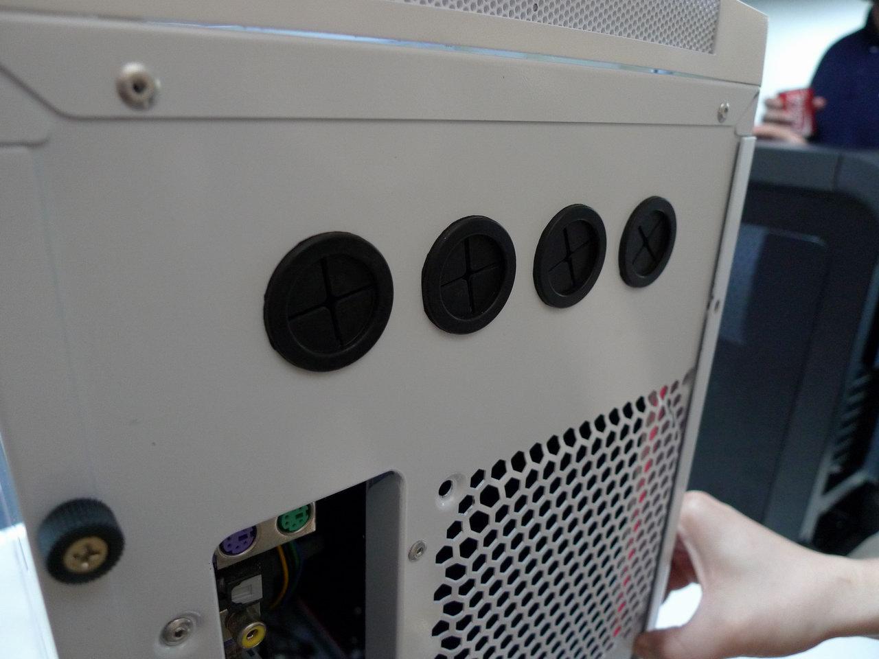 [29/05/2010] Bitfenix Colossus (8)