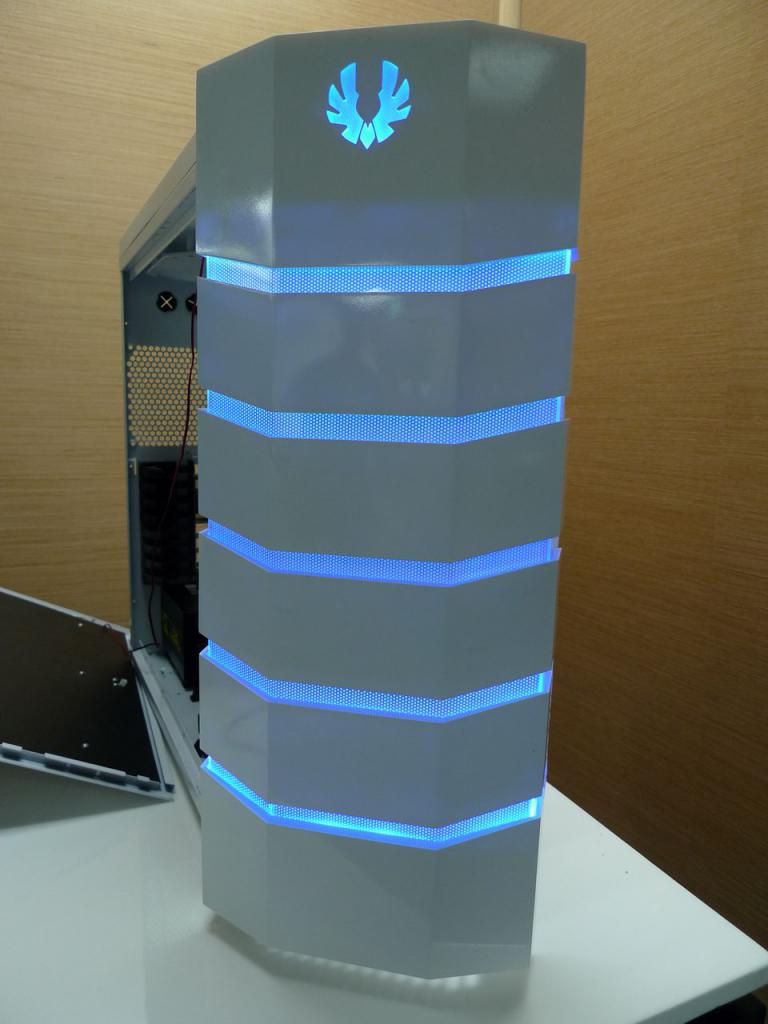 [29/05/2010] Bitfenix Colossus (11)