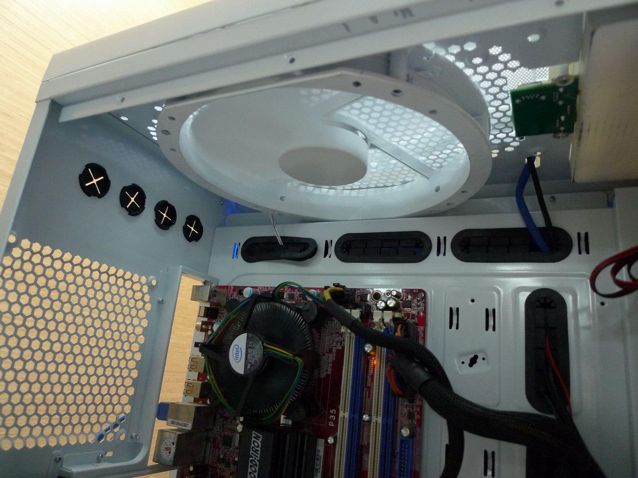 [29/05/2010] Bitfenix Colossus (12)