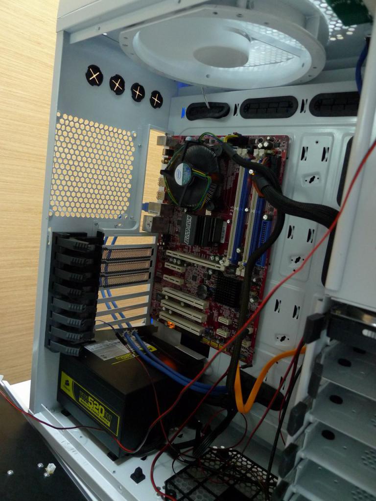 [29/05/2010] Bitfenix Colossus (13)