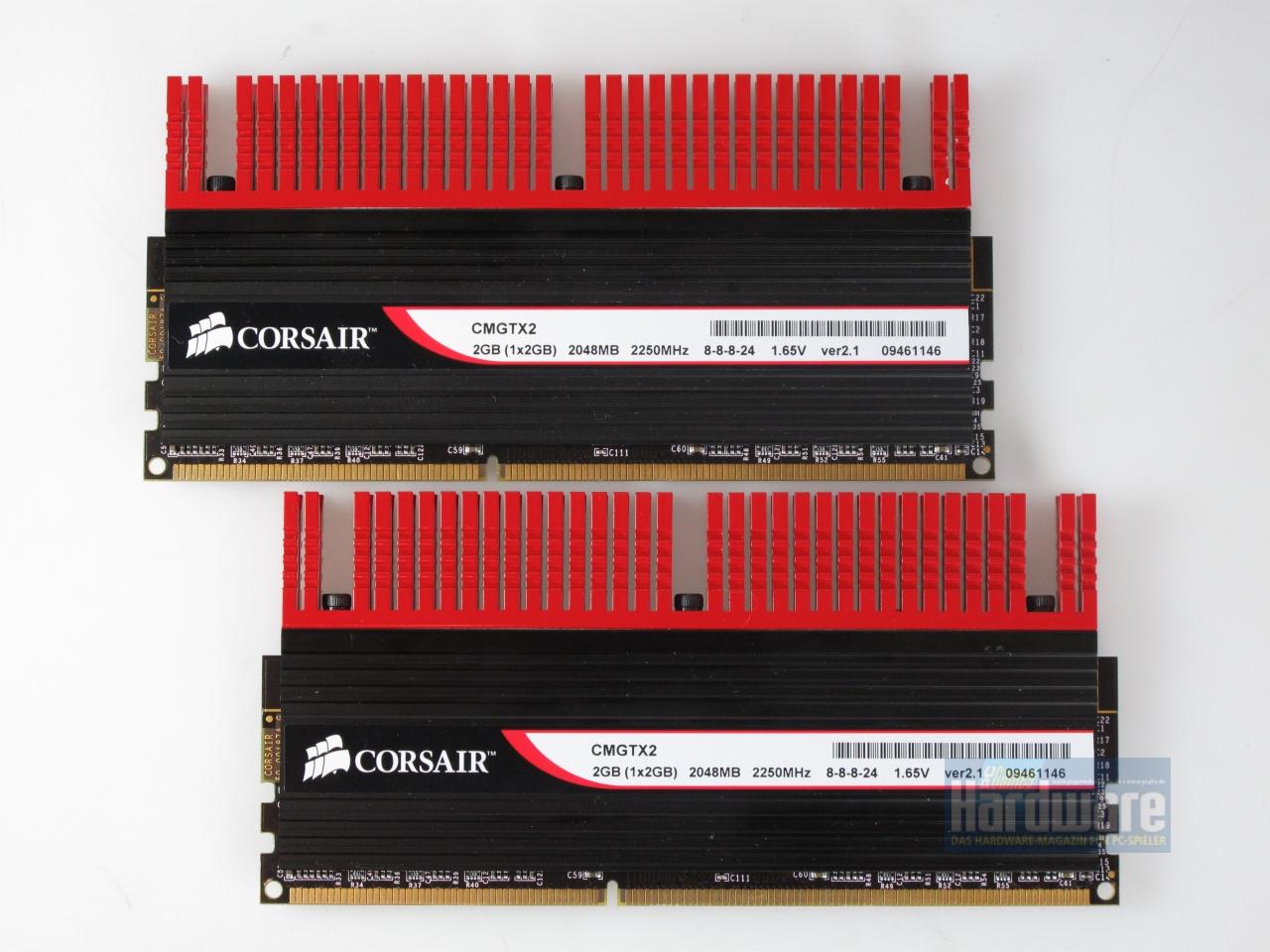 [20/05/2010] Corsair Dominator GTX CMGTX2: Besonders große Kühlrippen kommen bei den GTX-Modulen von Corsair zum Einsatz.