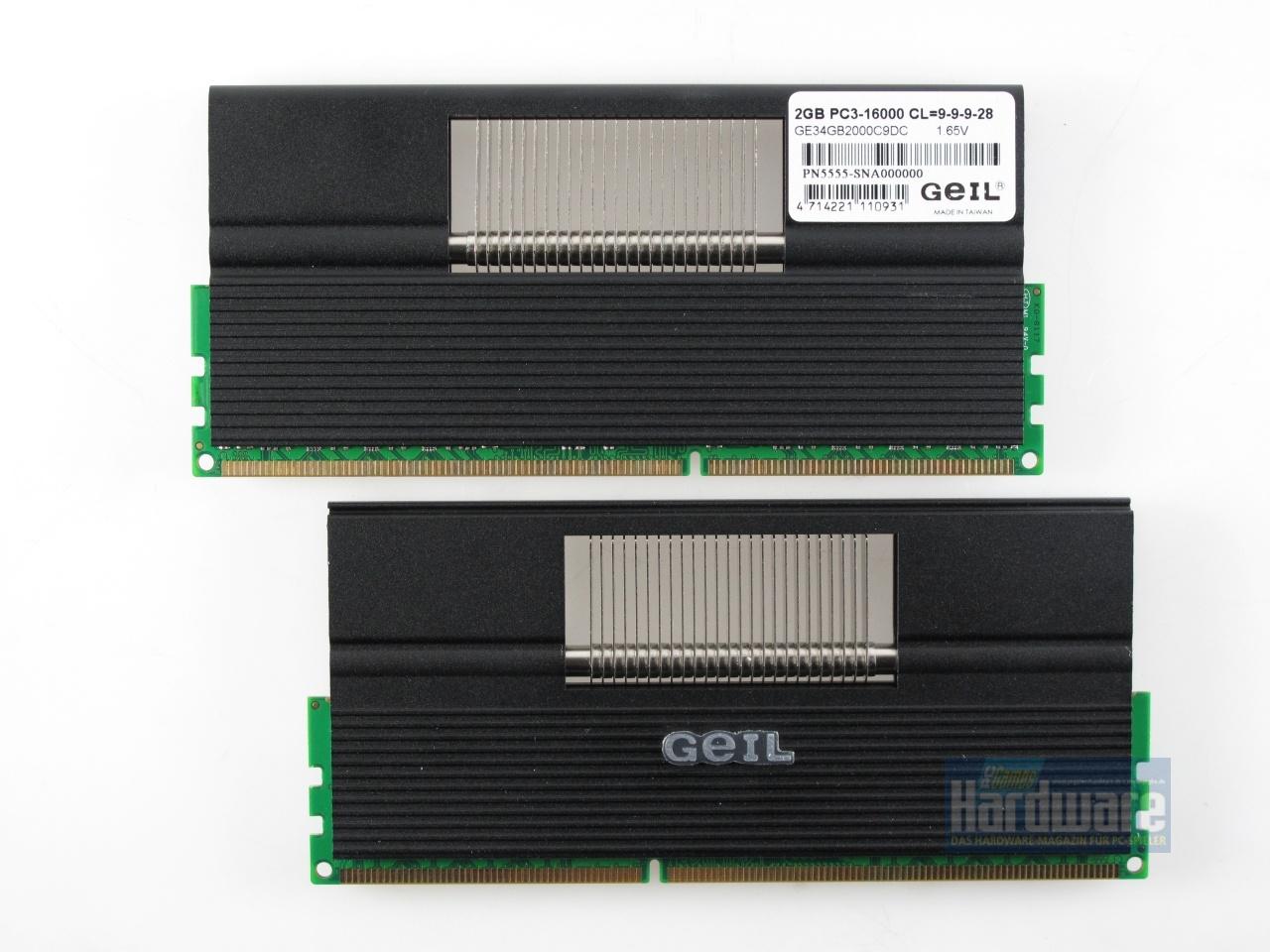 [20/05/2010] GEIL Evo One GE34GB2000C9DC: Hier sitzt die Heatpipe nur knapp über den Modulen.