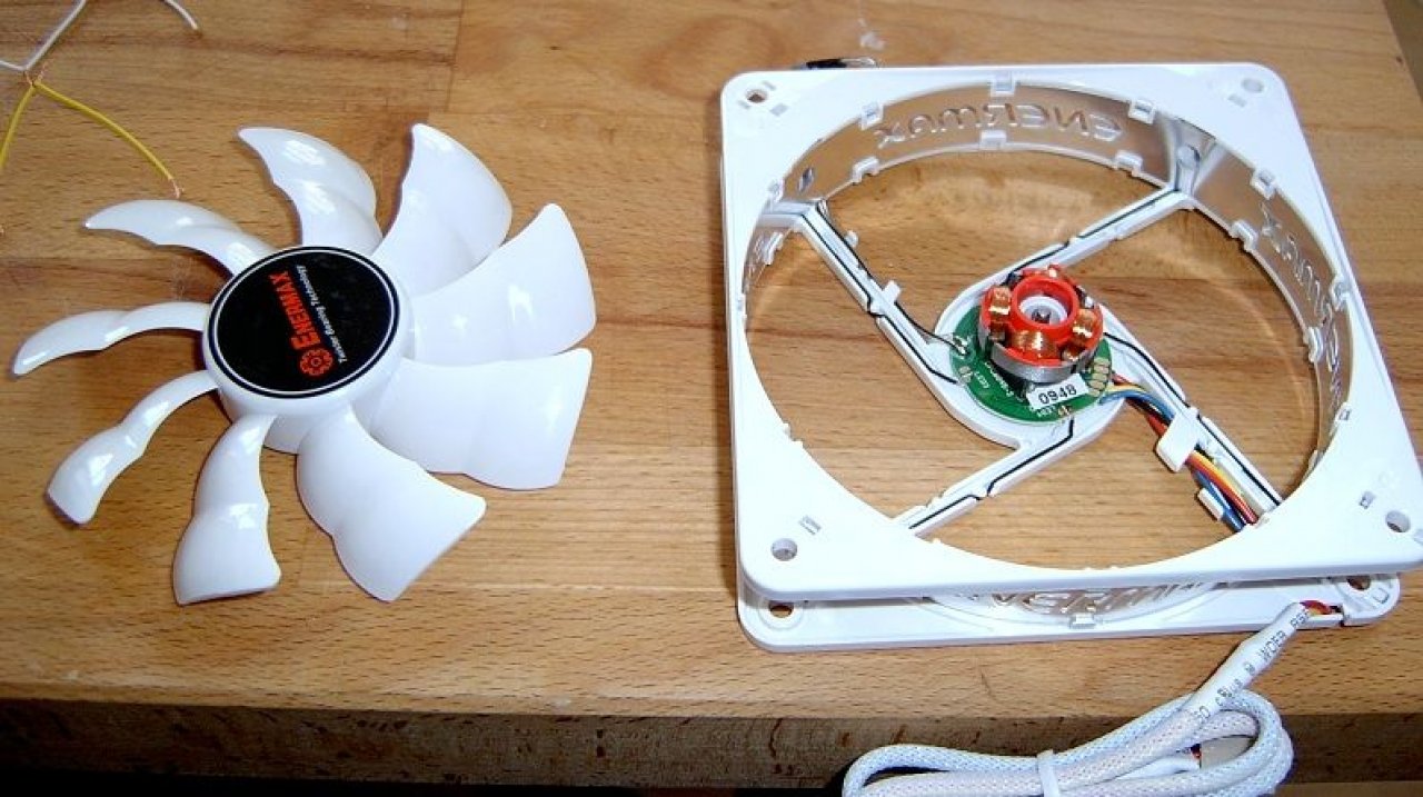 [01/05/2010] PCGH-Casemod von NobLorRos: Lüfter-Modding inkl. Video-Tutorial (18)