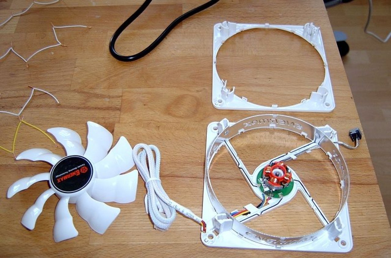 [01/05/2010] PCGH-Casemod von NobLorRos: Lüfter-Modding inkl. Video-Tutorial (19)