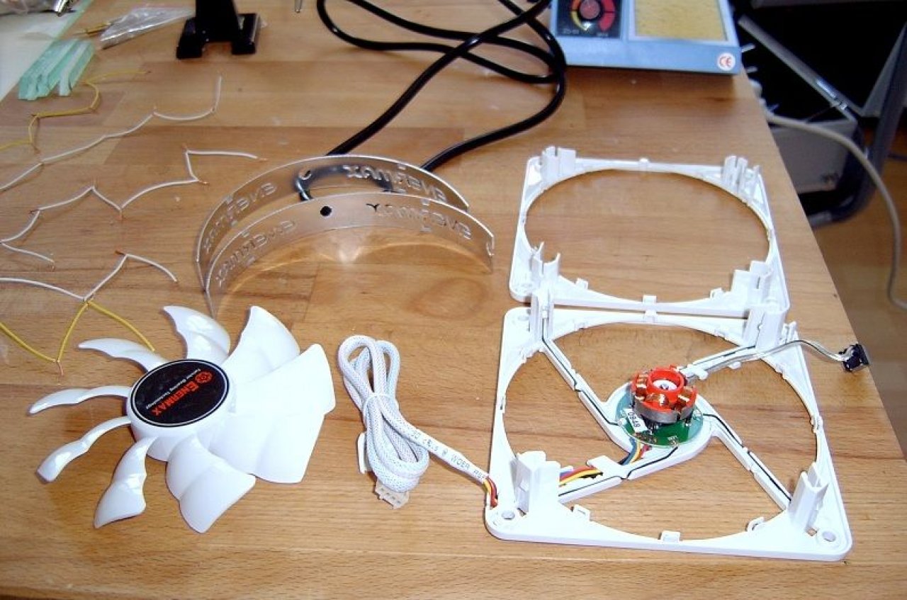 [01/05/2010] PCGH-Casemod von NobLorRos: Lüfter-Modding inkl. Video-Tutorial (20)