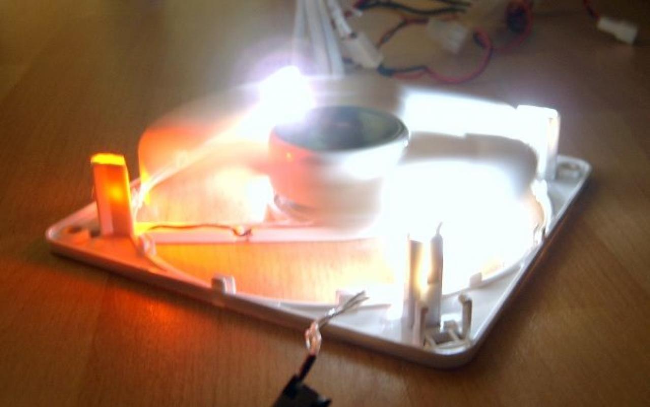 [01/05/2010] PCGH-Casemod von NobLorRos: Lüfter-Modding inkl. Video-Tutorial (33)