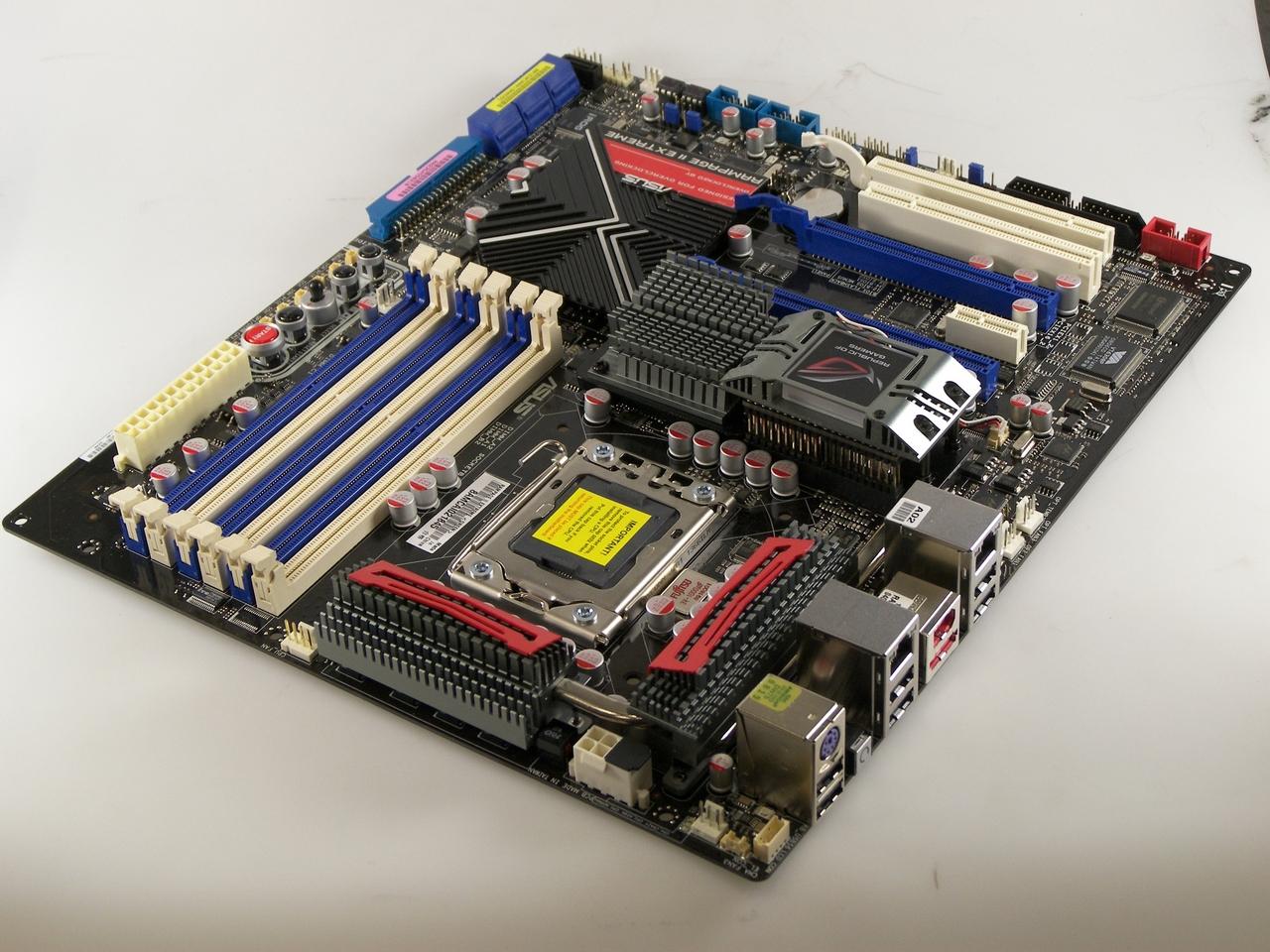 [04/05/2010] Das Rampage II Extreme setzt auf Intels X58-Chipsatz