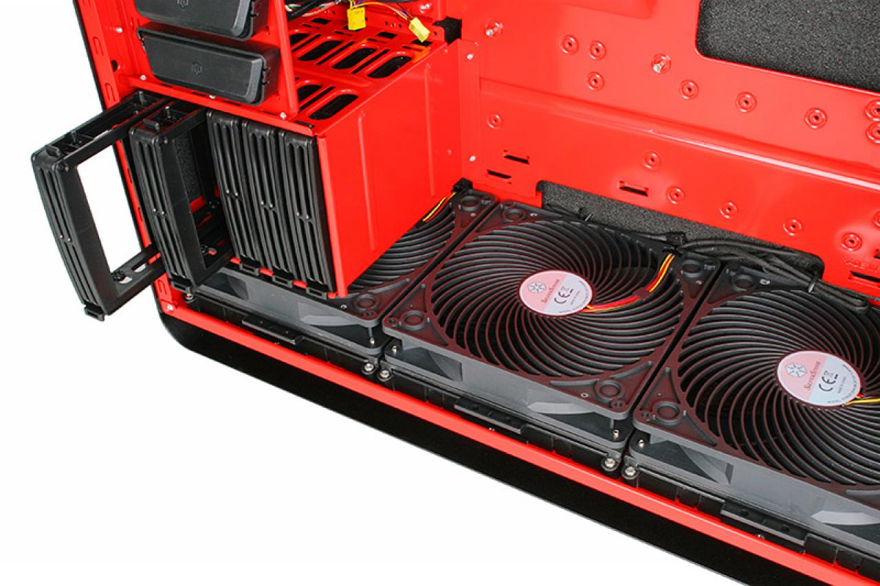 [10/05/2010] Silverstone Fortress FT02: Rot-schwarze Sonderedition bei Caseking (5)