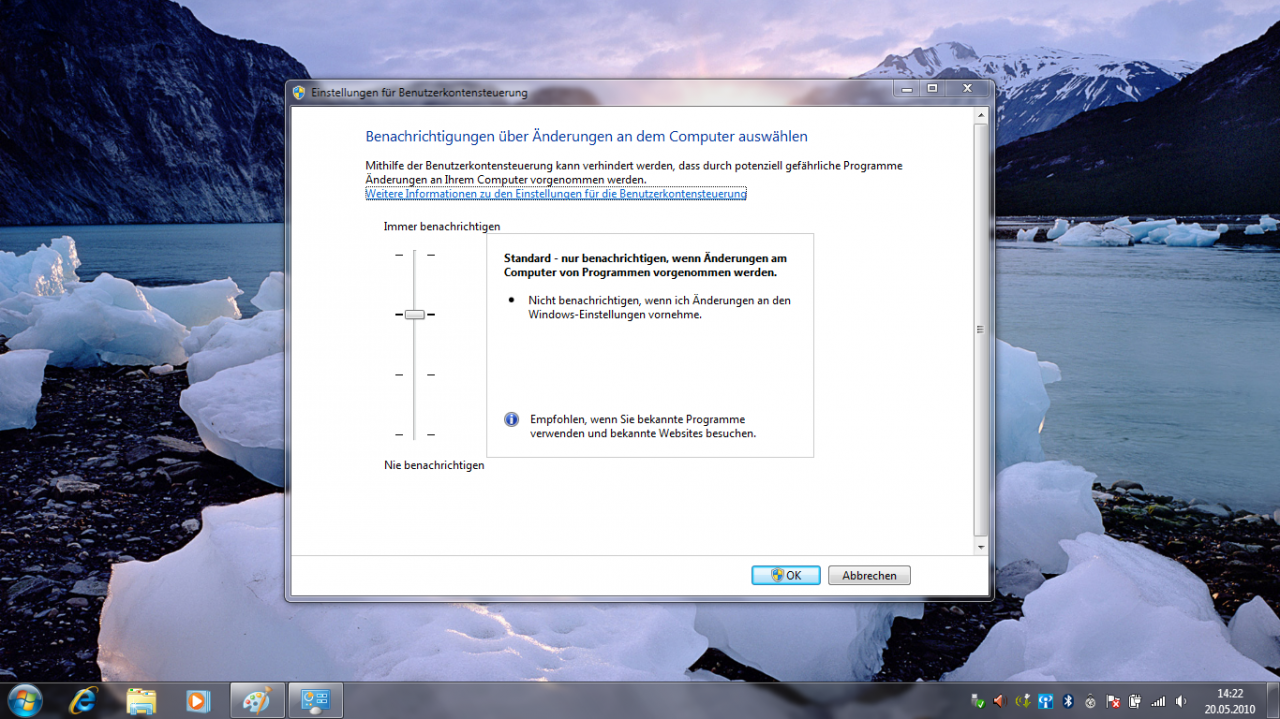 [20/05/2010] Systemmeldungen (Update fertig, Kopiervorgang beendet etc.) drängen sich in den (Vollbild-)Vordergrund, während UAC-Meldungen in einer Taktleiste mit kleinen Symbolen fast nicht auffallen, bis man dran denkt, dass man vor zehn Minuten ja Tool XYZ gestartet hat.