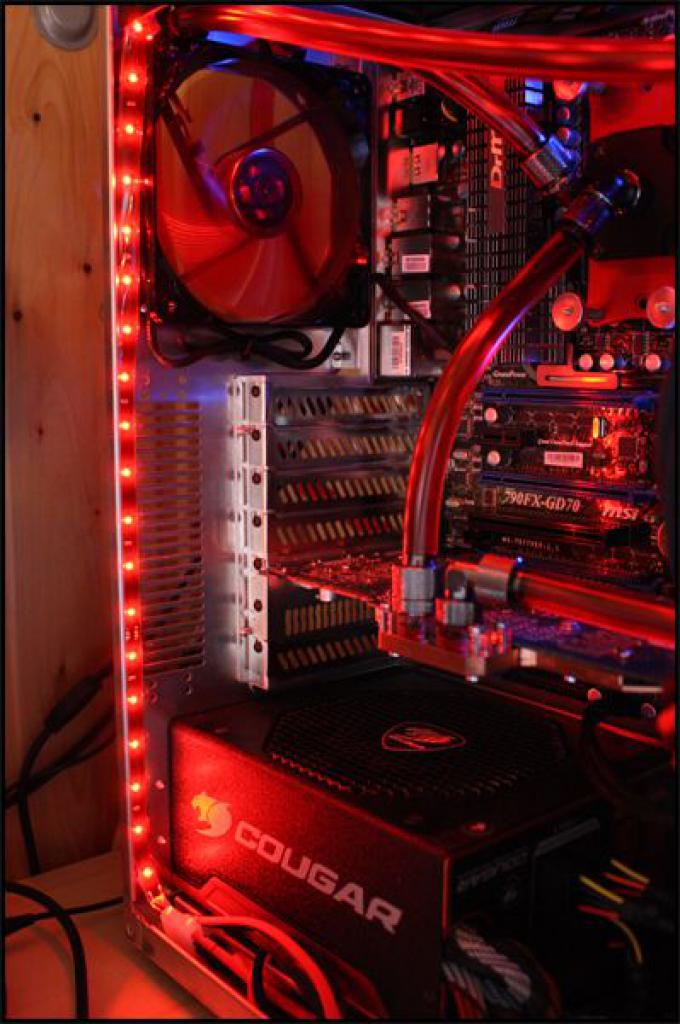 [16/05/2010] Black loves Red: Sehenswerte Wakü-Casemod - Update (8)