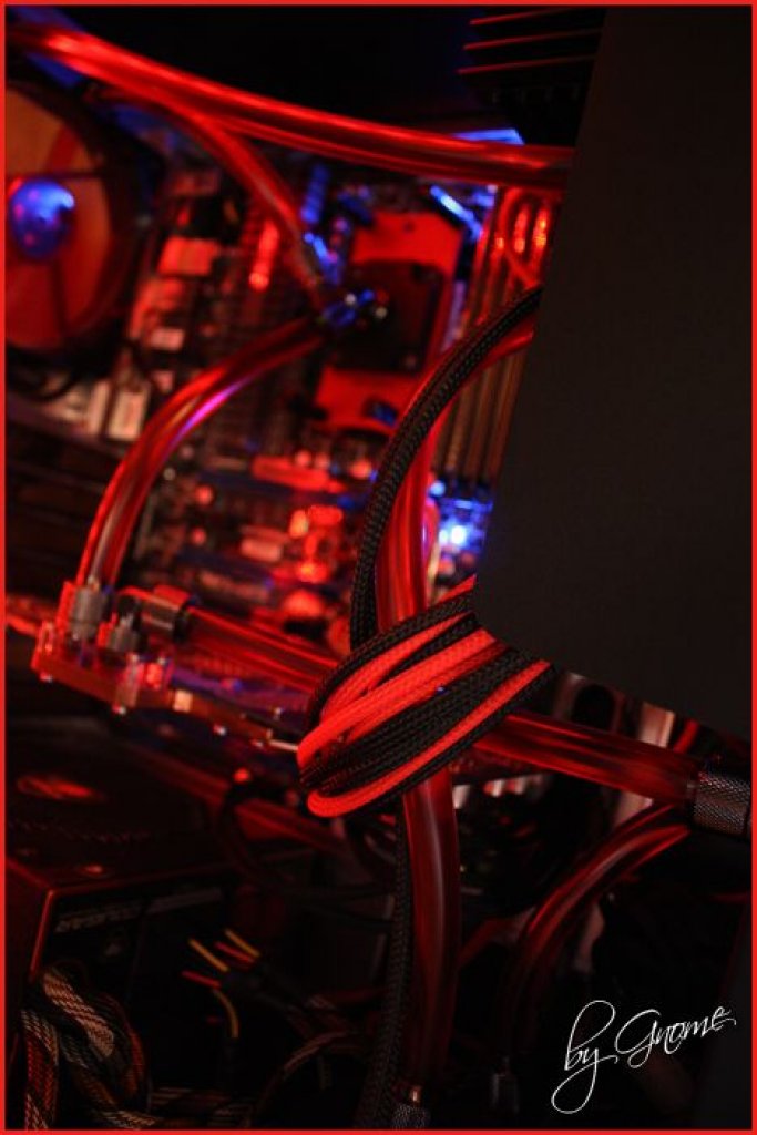 [16/05/2010] Black loves Red: Sehenswerte Wakü-Casemod - Update (26)