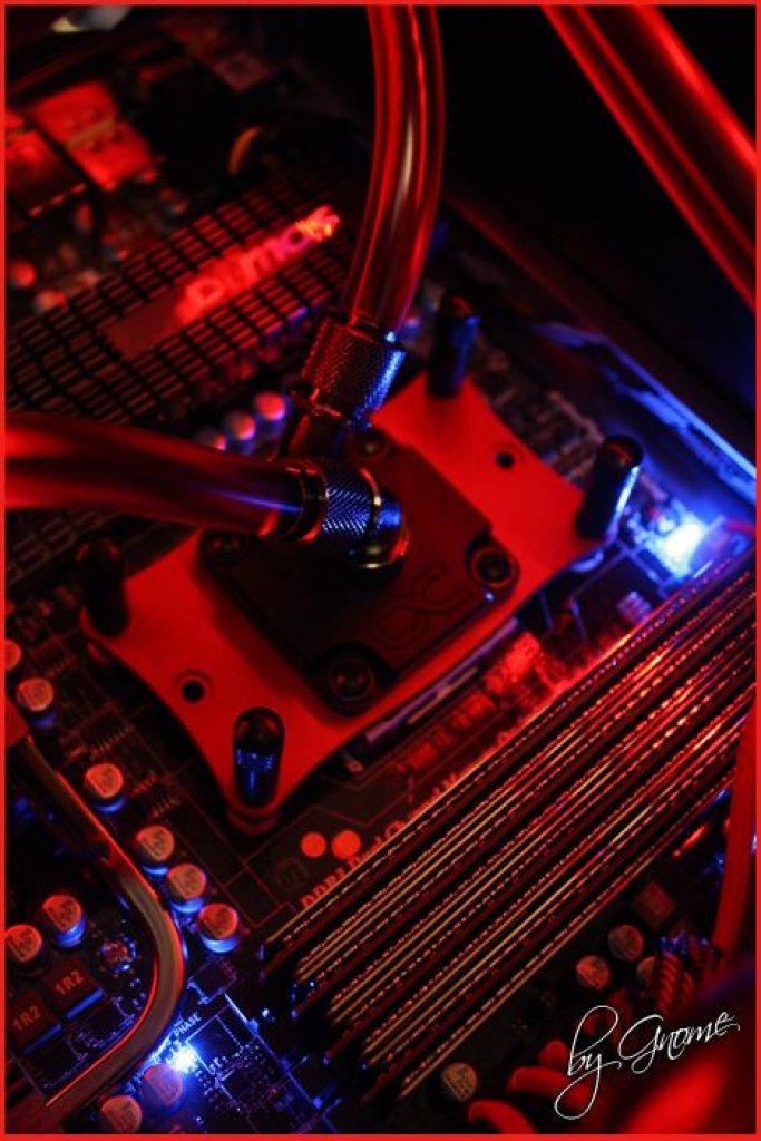 [16/05/2010] Black loves Red: Sehenswerte Wakü-Casemod - Update (27)