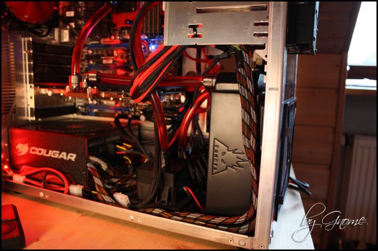 [16/05/2010] Black loves Red: Sehenswerte Wakü-Casemod - Update (43)