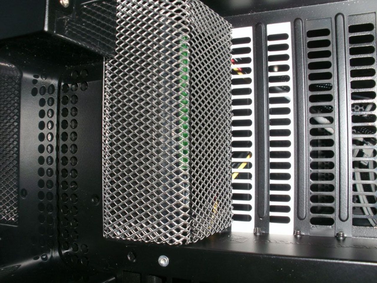 [07/05/2010] Stilsicheres Casemod-Projekt: Performance meets Design (110)