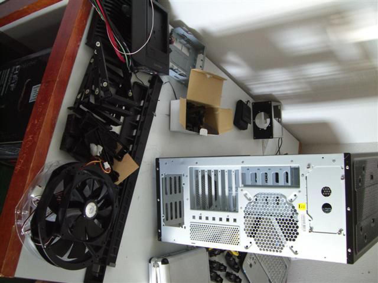 [09/05/2010] Modding-Doppelschlag: Wakü-Casemod in Schwarz-Rot und Retro-Bierkasten-PC (14)