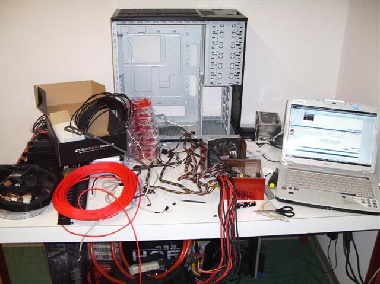 [09/05/2010] Modding-Doppelschlag: Wakü-Casemod in Schwarz-Rot und Retro-Bierkasten-PC (15)