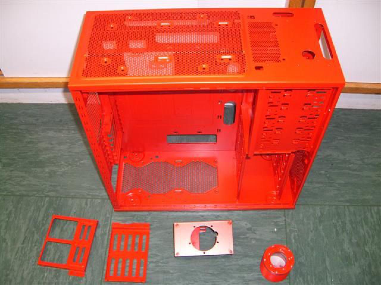 [09/05/2010] Modding-Doppelschlag: Wakü-Casemod in Schwarz-Rot und Retro-Bierkasten-PC (27)