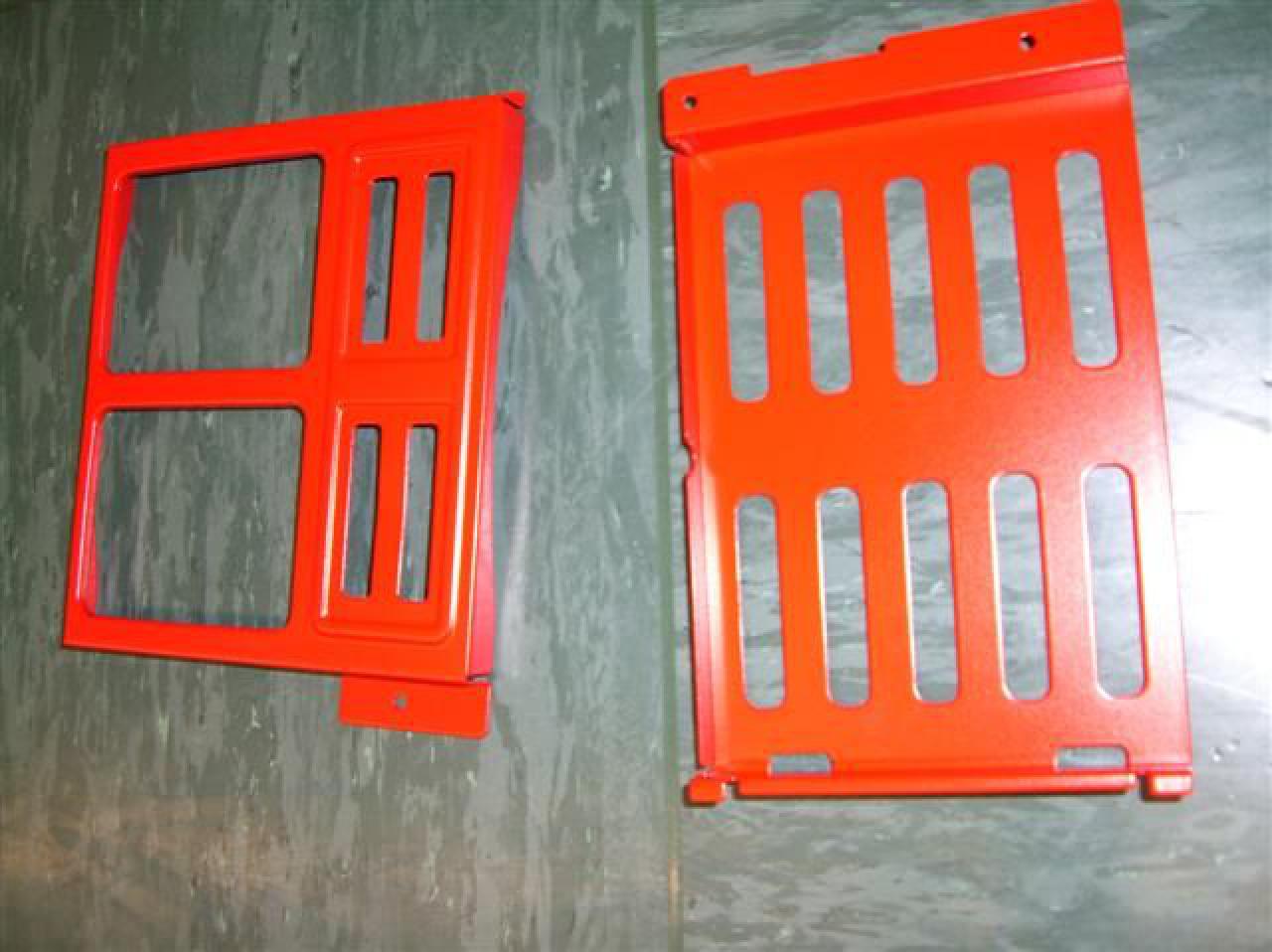 [09/05/2010] Modding-Doppelschlag: Wakü-Casemod in Schwarz-Rot und Retro-Bierkasten-PC (29)
