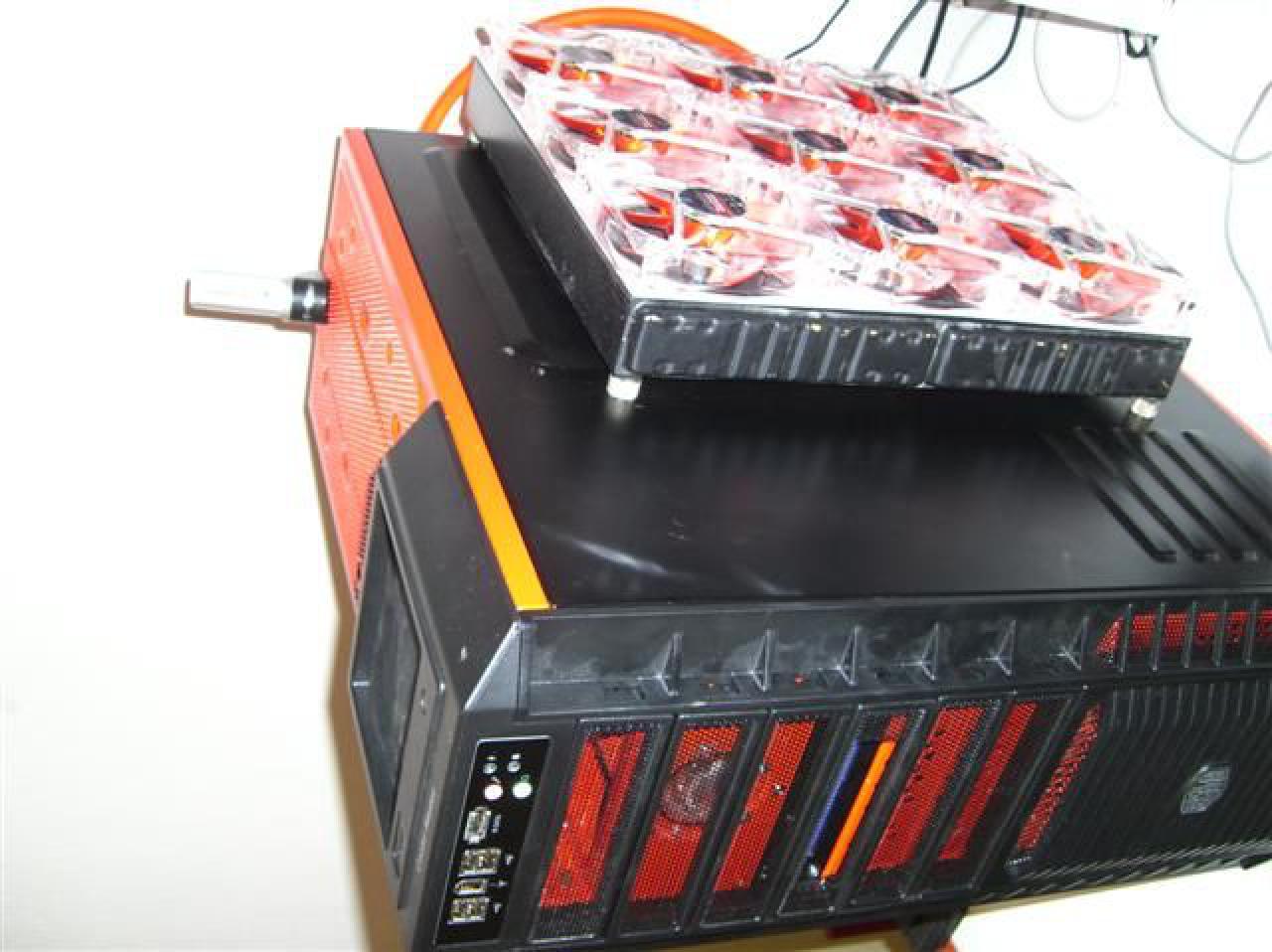 [09/05/2010] Modding-Doppelschlag: Wakü-Casemod in Schwarz-Rot und Retro-Bierkasten-PC (36)