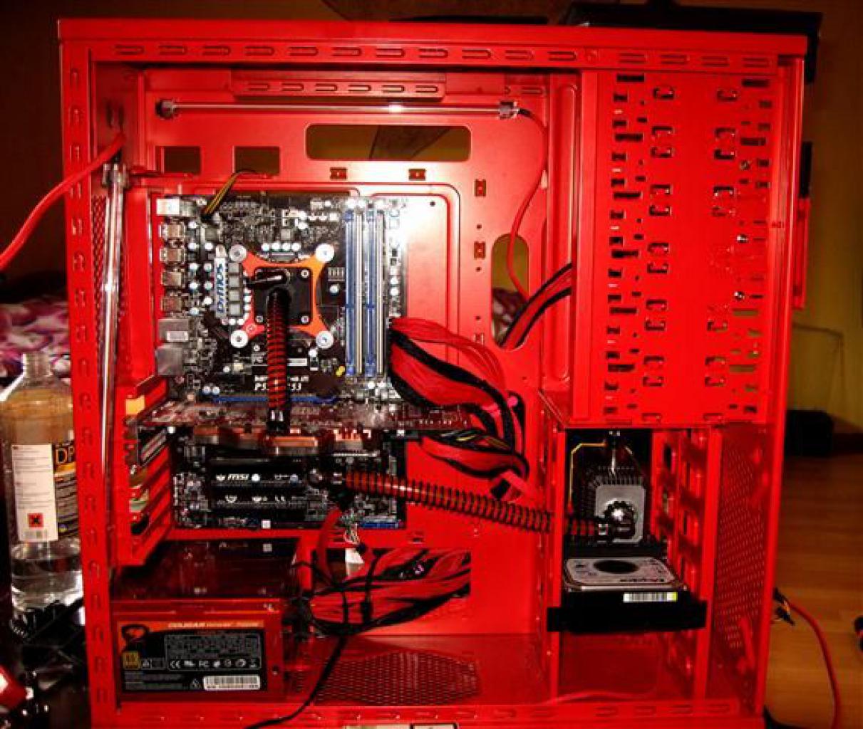 [09/05/2010] Modding-Doppelschlag: Wakü-Casemod in Schwarz-Rot und Retro-Bierkasten-PC (39)