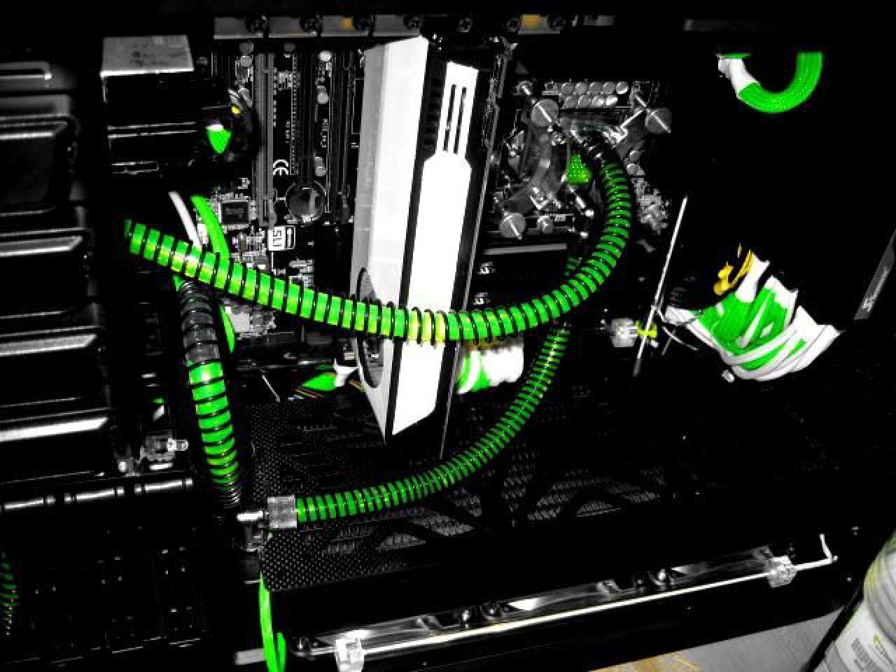 [14/05/2010] Sehenswerte Silverstone-Fortress-FT02-Casemod - Update (1)