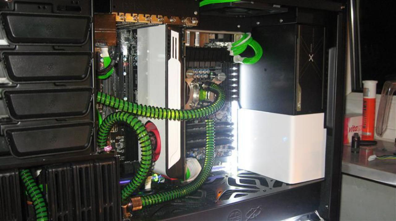 [14/05/2010] Sehenswerte Silverstone-Fortress-FT02-Casemod - Update (5)