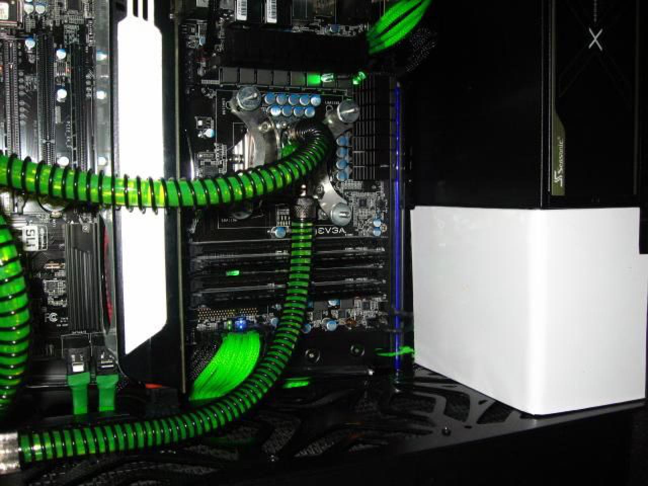 [14/05/2010] Sehenswerte Silverstone-Fortress-FT02-Casemod - Update (15)