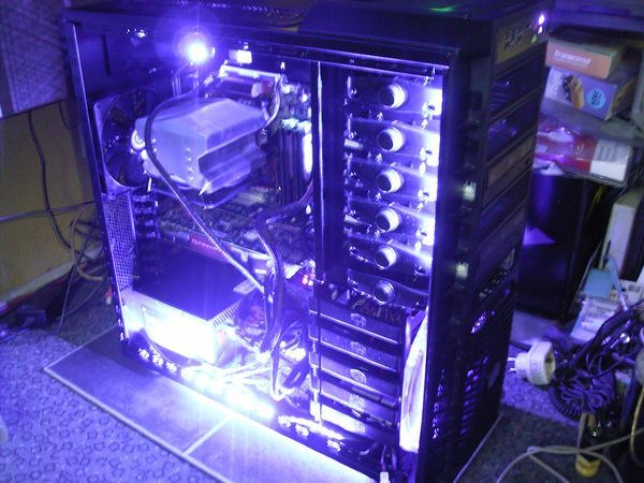 [21/05/2010] Triple xXx meets HAF: Casemod-Tagebuch der Superlative (77)