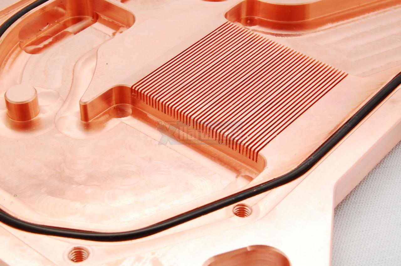 [31/05/2010] Geforce-GTX-480-Wasserkühler im PCGHX-Test (13)